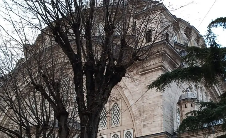 Nuruosmaniye Camii Nerede? Kapalıçarşı’nın Yanındaki Işıklı Tarih