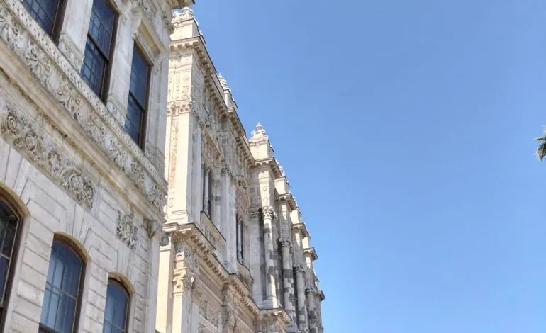 İstanbul’un Mermer Yüzü: Dolmabahçe Sarayı