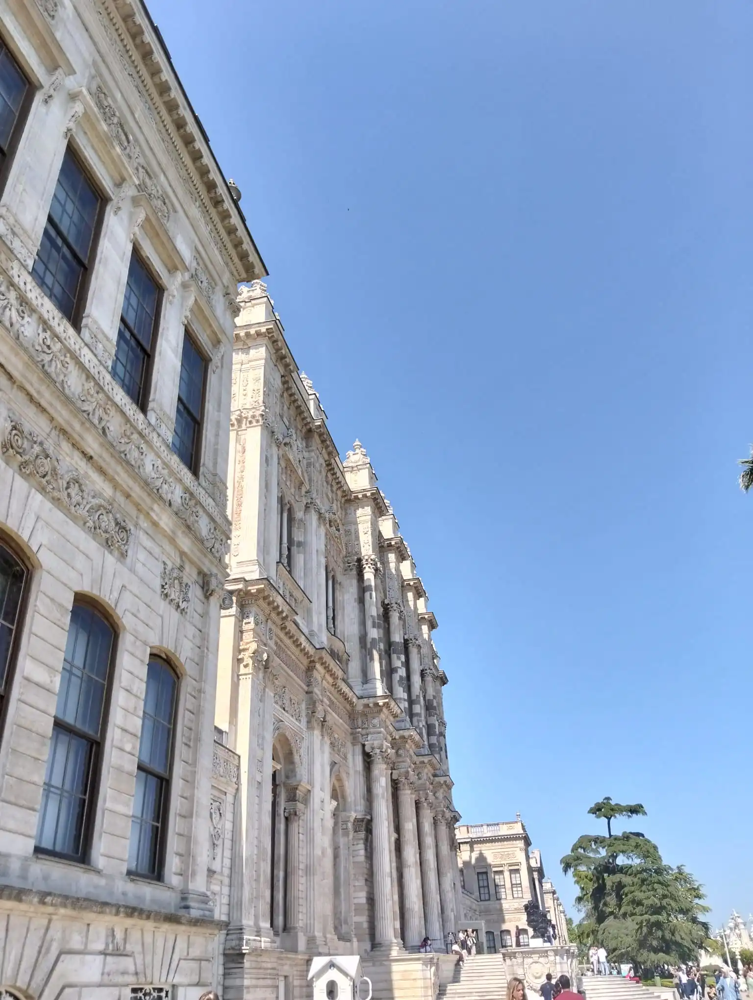 İstanbul’un Mermer Yüzü: Dolmabahçe Sarayı