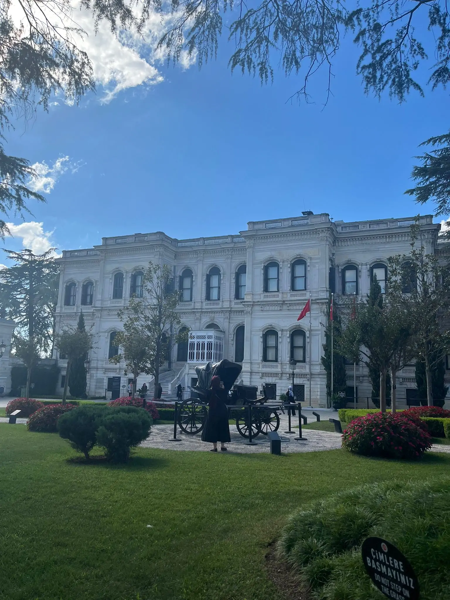 “İstanbul’un Gizli Hazinesi Yıldız Sarayı: Ziyaret Bilgileri ve Gezi Notları”