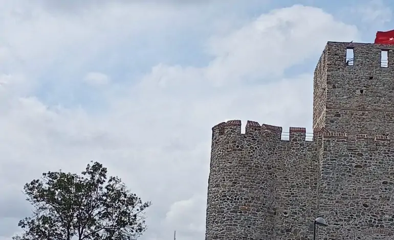 Anadolu Hisarı: İstanbul’un Boğaz’daki Sessiz Kahramanı