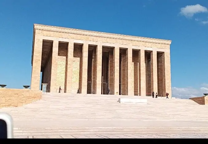 “Her Adımı Saygı Dolu Bir Yolculuk: Anıtkabir’in Bilinmeyen Yönleri”