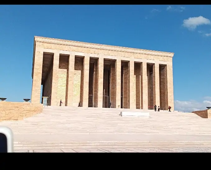 “Her Adımı Saygı Dolu Bir Yolculuk: Anıtkabir’in Bilinmeyen Yönleri”