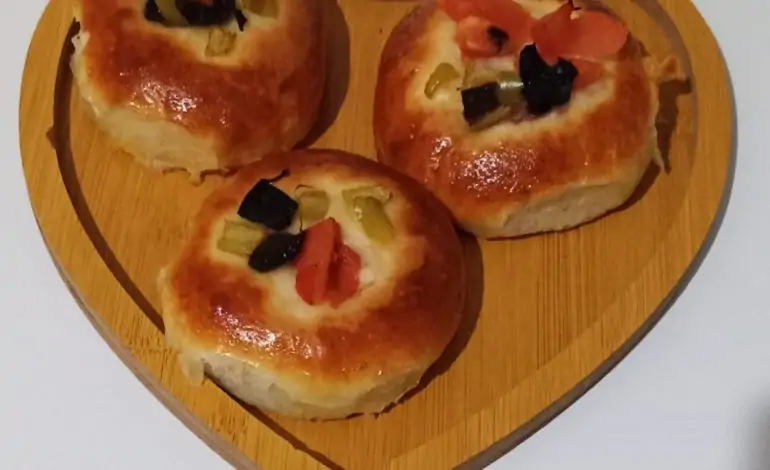 Pizza Tadında Yumuşacık Poğaça Tarifi