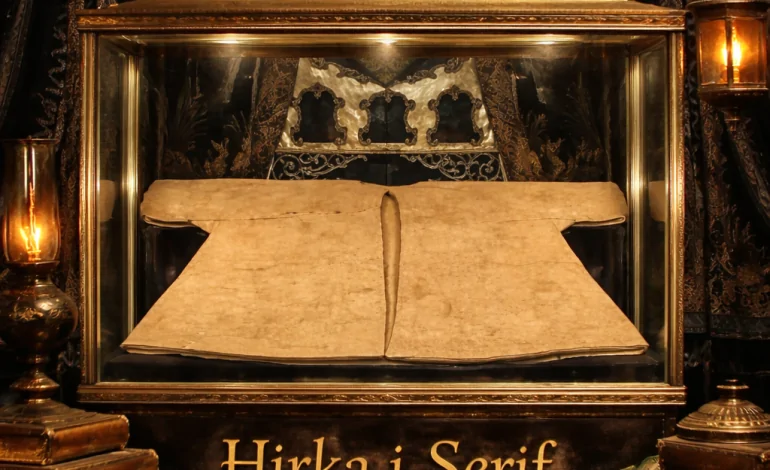 Hırka-i Şerif Nedir? Peygamber Efendimizin Mukaddes Emaneti Hakkında Bilgiler Hırka-i Şerif